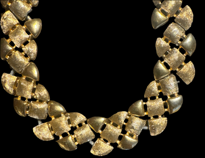 Vintage Emmons Gold tone Necklace –